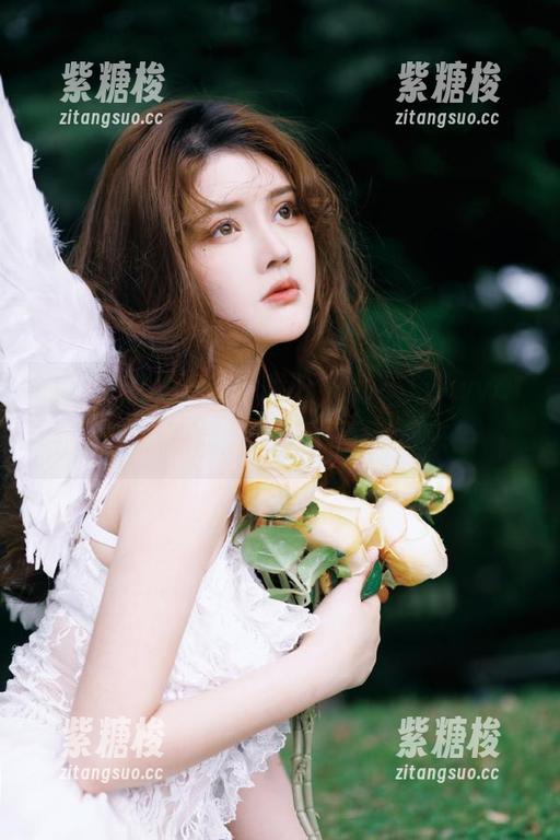 贵族般坐在沙发上，观看“www.17”的花样翻新，根本停不下来！