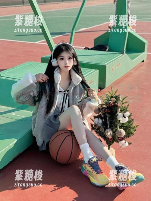 17吃瓜网 “17吃瓜网官网”的导航可真像个迷宫,不小心就会迷路在八卦的海洋里。