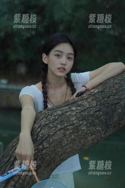 调皮的年轻人，51吃瓜fun网站教你如何在军训时妙用吃瓜！