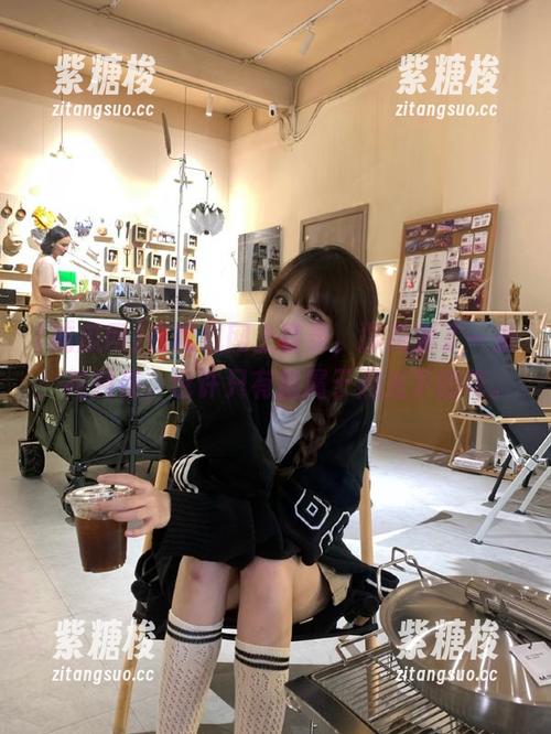 在吃瓜网上登录，探花发了一条：花月夜，也许只有我属于月光下的花。