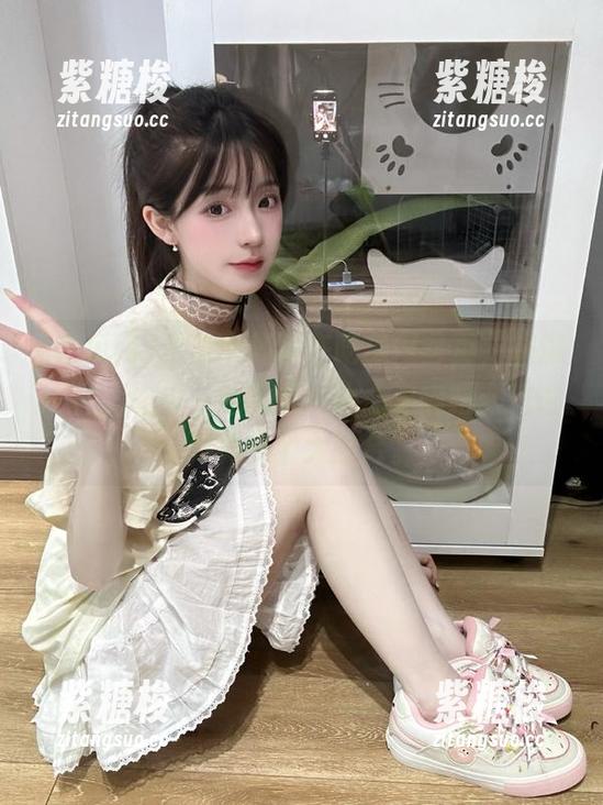 吃瓜网 独家大揭秘在吃瓜网首页,满满一栏,让我一边吃瓜一边心里嘀咕:这世界真是个大舞台。