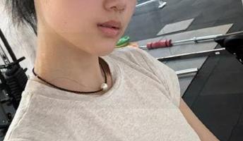 吃瓜网苹果版，八卦更方便，手指一滑，瓜吃得贼爽！