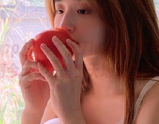哈哈，黑料app首页再出奇招，看看今天又发啥惊天地泣鬼神的瓜！