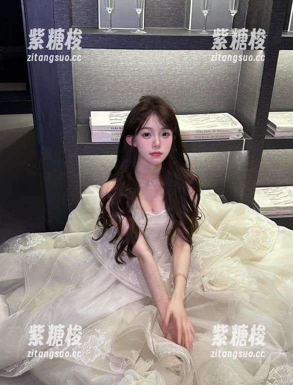 91黑料正能量官网：看到瓜汁四溅，别忘了擦脸，哈哈！