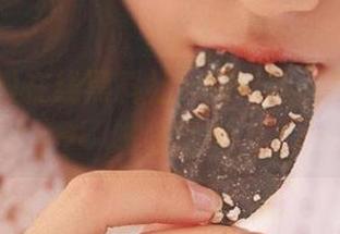 在线黑料社，周末随时随地都能吸吸猛料