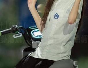 快来！下载“黑料社”，一键直达八卦潮流，生活真正需要点调料。