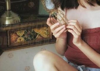 黑料社门前排队的瓜民们，观看生动时刻不怕错过…哦，这瓜真酸！