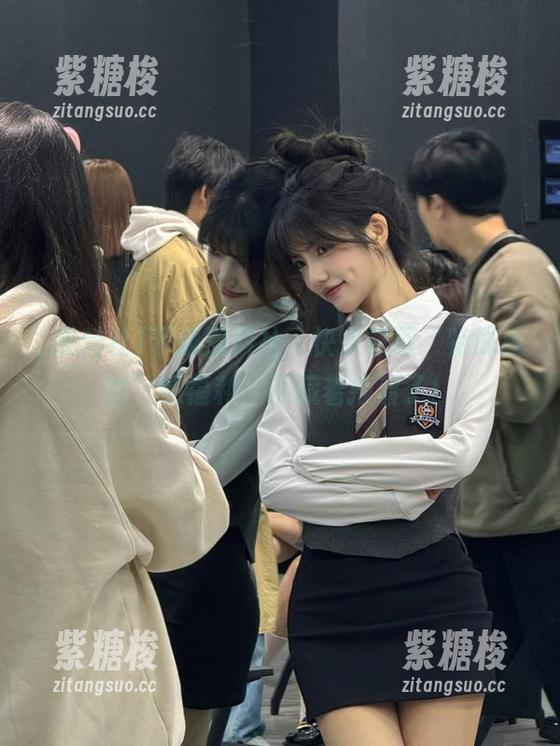黑料社 下载黑料社,快来领取‘特殊线路’的福利,不藏着掖着了!