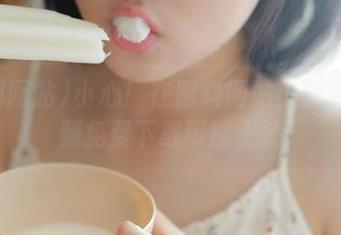 小心！在黑料网站上的完整视频免费下载可能上瘾